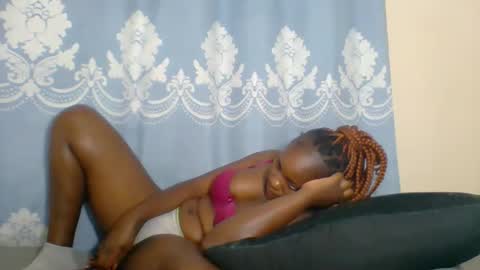 Snapshot of prettydarkskin002 chatting on 10.08.25 SHANIA online show from 10.08.25