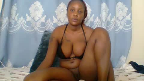 Snapshot of prettydarkskin002 chatting on 10.11.25 SHANIA online show from 10.11.25