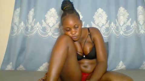 Snapshot of prettydarkskin002 chatting on 10.24.25 SHANIA online show from 10.24.25