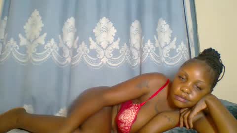 Snapshot of prettydarkskin002 chatting on 10.25.25 SHANIA online show from 10.25.25