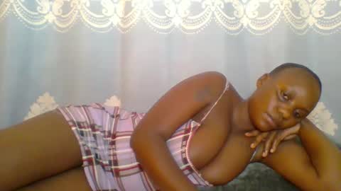 Snapshot of prettydarkskin002 chatting on 05.05.26 SHANIA online show from 05.05.26