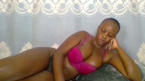 Snapshot of prettydarkskin002 chatting on 05.09.26 SHANIA online show from 05.09.26