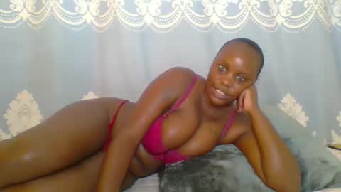Snapshot of prettydarkskin002 chatting on 05.10.26 SHANIA online show from 05.10.26