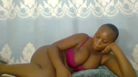 Snapshot of prettydarkskin002 chatting on 05.11.26 SHANIA online show from 05.11.26