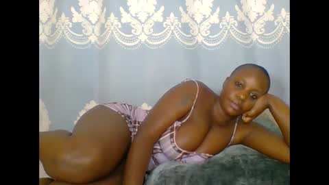 Snapshot of prettydarkskin002 chatting on 05.16.26 SHANIA online show from 05.16.26