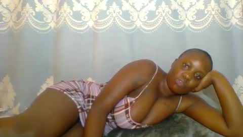 Snapshot of prettydarkskin002 chatting on 05.17.26 SHANIA online show from 05.17.26