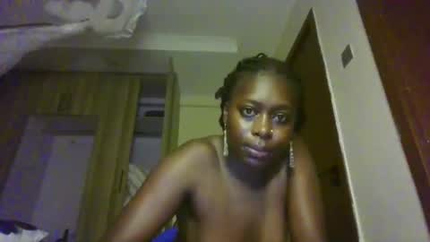 Snapshot of prettydulce chatting on 04.21.26 prettydulce online show from 04.21.26