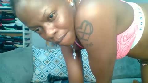 Snapshot of prettyela chatting on 10.08.25 PrettyEla online show from 10.08.25