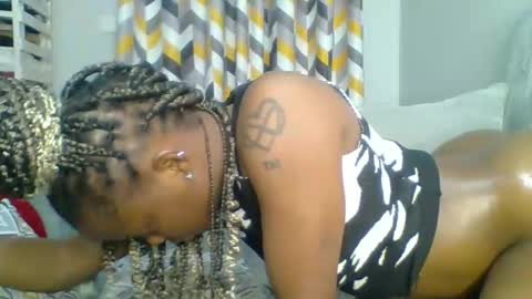 Snapshot of prettyela chatting on 10.31.25 PrettyEla online show from 10.31.25