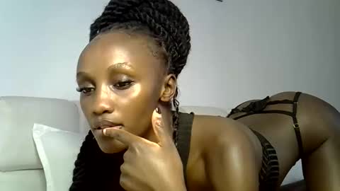 Snapshot of prettygee21 chatting on 01.12.26 Pretty darkskin doll online show from 01.12.26