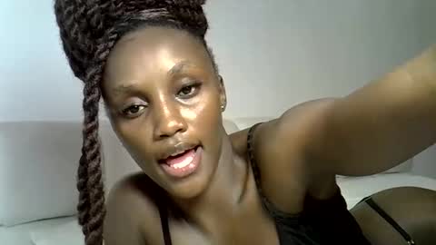 Snapshot of prettygee21 chatting on 05.11.26 Pretty darkskin doll online show from 05.11.26