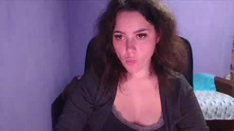 prettyjulliette online show from 01.22.25