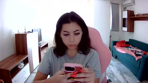 prettyjulliette online show from 09.15.25