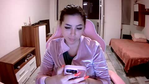 prettyjulliette online show from 10.03.25