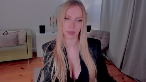 Snapshot of prettyk1ller chatting on 01.11.25 Eva online show from 01.11.25