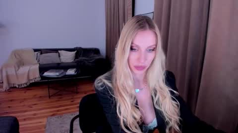 Snapshot of prettyk1ller chatting on 10.07.25 Eva online show from 10.07.25