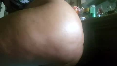 Snapshot of prettylips3 chatting on 02.06.25 Mona Red online show from 02.06.25