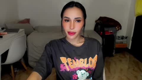 Snapshot of prettylittlesuckerr chatting on 10.12.25 Jovill Mays online show from 10.12.25