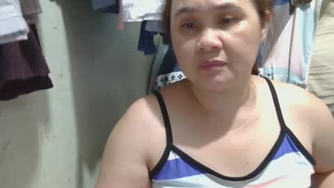 Snapshot of prettynhing chatting on 03.10.25 Nhing online show from 03.10.25