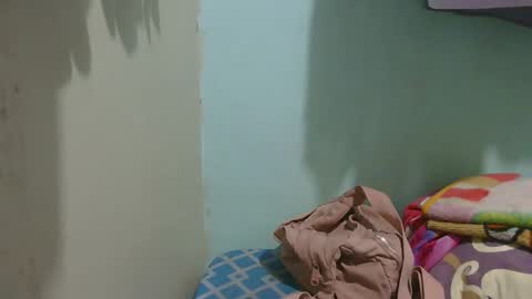 Snapshot of prettynhing chatting on 09.24.25 Nhing online show from 09.24.25