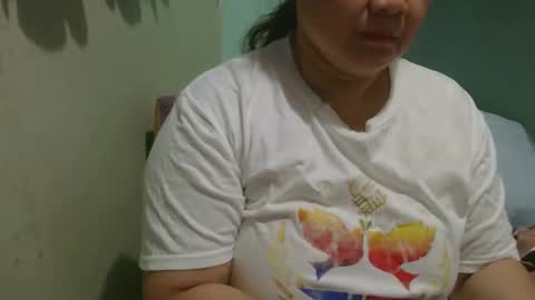Snapshot of prettynhing chatting on 09.25.25 Nhing online show from 09.25.25