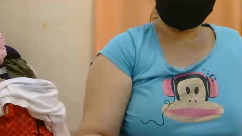 Snapshot of prettynhing chatting on 09.27.25 Nhing online show from 09.27.25