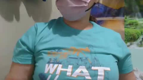 Snapshot of prettynhing chatting on 10.06.25 Nhing online show from 10.06.25