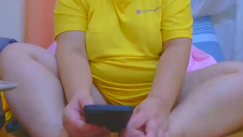 Snapshot of prettynhing chatting on 10.25.25 Nhing online show from 10.25.25