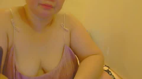 Snapshot of prettynhing chatting on 04.18.26 Nhing online show from 04.18.26