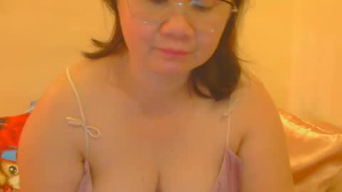 Snapshot of prettynhing chatting on 04.24.26 Nhing online show from 04.24.26
