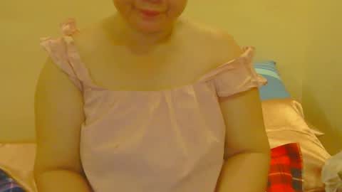 Snapshot of prettynhing chatting on 04.25.26 Nhing online show from 04.25.26