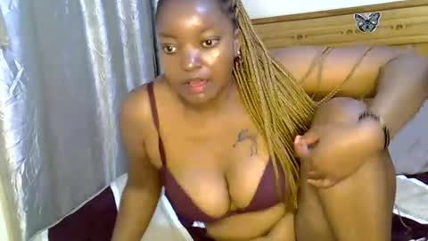 Snapshot of prettynita_ chatting on 10.23.25 Nita online show from 10.23.25