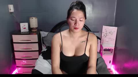 Snapshot of prettypetiteashley chatting on 09.17.25 ashley online show from 09.17.25