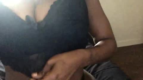 Snapshot of prettypinkpussy615 chatting on 11.25.25 prettypinkpussy615 online show from 11.25.25