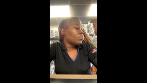 Snapshot of prettypinkpussy615 chatting on 02.19.26 prettypinkpussy615 online show from 02.19.26