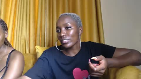Snapshot of prettyquee chatting on 12.17.24 sasha online show from 12.17.24