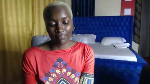 Snapshot of prettyquee chatting on 12.28.24 sasha online show from 12.28.24