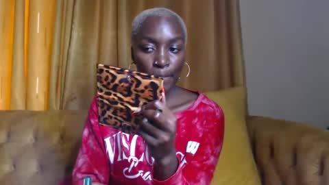 Snapshot of prettyquee chatting on 01.05.25 sasha online show from 01.05.25