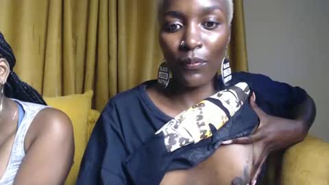 Snapshot of prettyquee chatting on 01.10.25 sasha online show from 01.10.25