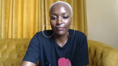 Snapshot of prettyquee chatting on 01.21.25 sasha online show from 01.21.25
