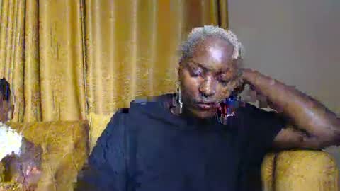 Snapshot of prettyquee chatting on 01.26.25 sasha online show from 01.26.25