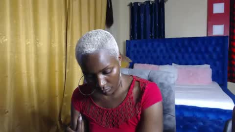 Snapshot of prettyquee chatting on 02.05.25 sasha online show from 02.05.25