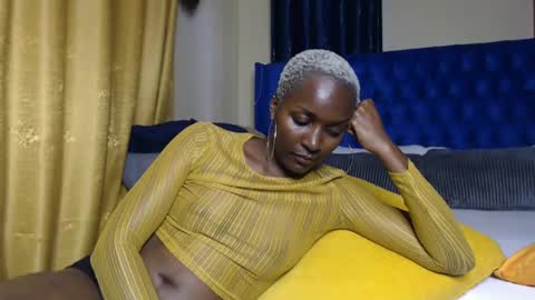 Snapshot of prettyquee chatting on 02.26.25 sasha online show from 02.26.25