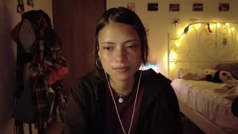 Snapshot of prettyrare chatting on 07.19.26 Juli online show from 07.19.26