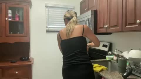 Snapshot of prettyyykittyyy22 chatting on 11.13.25 prettyyykittyyy22 online show from 11.13.25