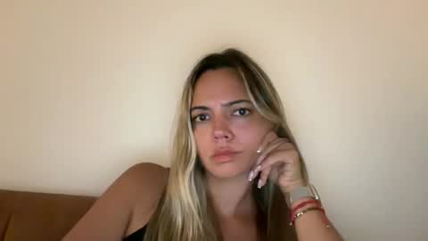 Snapshot of prettyyykittyyy22 chatting on 11.18.25 prettyyykittyyy22 online show from 11.18.25