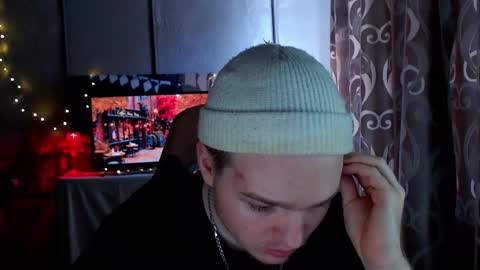 Snapshot of princ4real chatting on 02.11.25 prince online show from 02.11.25