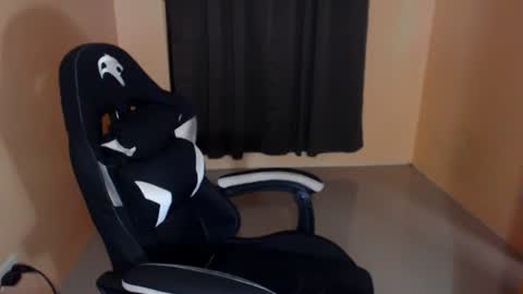 Snapshot of prince_killian chatting on 06.18.26 Killian online show from 06.18.26
