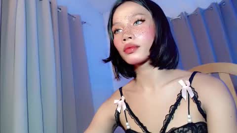 STELLA MAE online show from 10.04.25