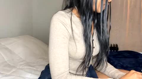 Snapshot of princessaleah chatting on 02.25.25 Princess Aleah online show from 02.25.25